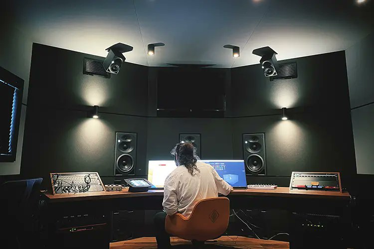 🟠Halo Upmix, clave en el flujo #DolbyAtmos de Aneek Thapar

🟠El ingeniero de mezcla y masterización utiliza el plug-in de #NUGENAudio como #herramienta clave en sus proyectos de #mezcla inmersiva en Dolby Atmos

 <a href="/NUGENAudio/">NUGEN Audio</a> 

🔗ispmusica.com/tecnologia-mus…