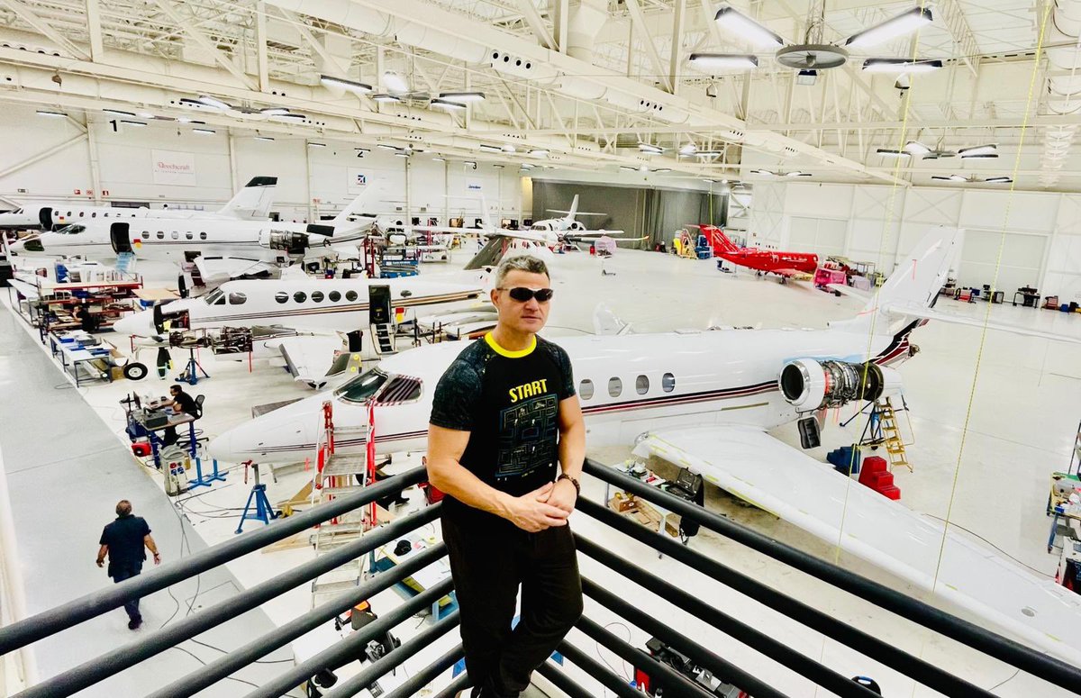 DavidCasinos's tweet image. ¿Qué tal el inicio de semana? 💫

😎 Yo con muchos recuerdos, entre ellos, la Comida a Ciegas con el magnífico equipo de @Cessna de la mano de @Randstad_es . 

Si queremos organizaciones que #vuelen #alto, necesitamos equipos donde todas las personas tengan espacio para despegar.