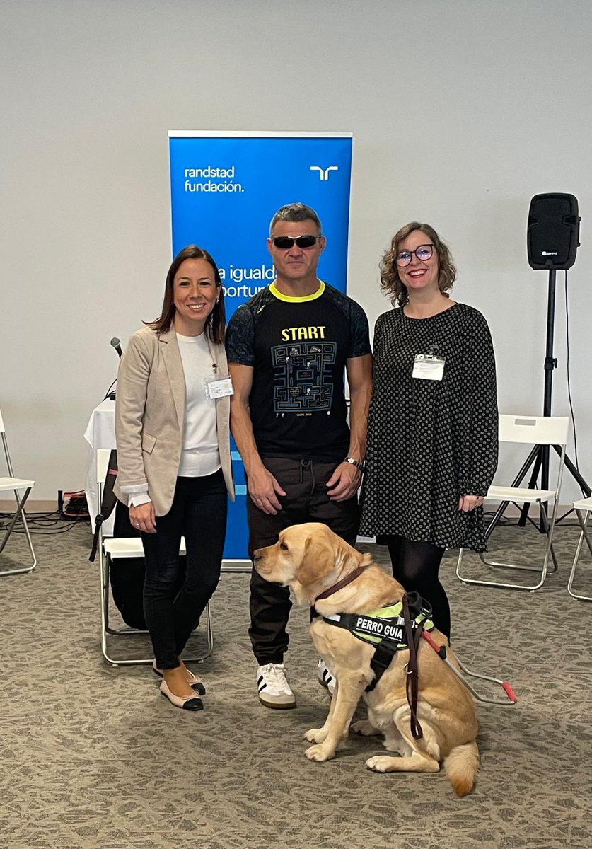 DavidCasinos's tweet image. ¿Qué tal el inicio de semana? 💫

😎 Yo con muchos recuerdos, entre ellos, la Comida a Ciegas con el magnífico equipo de @Cessna de la mano de @Randstad_es . 

Si queremos organizaciones que #vuelen #alto, necesitamos equipos donde todas las personas tengan espacio para despegar.