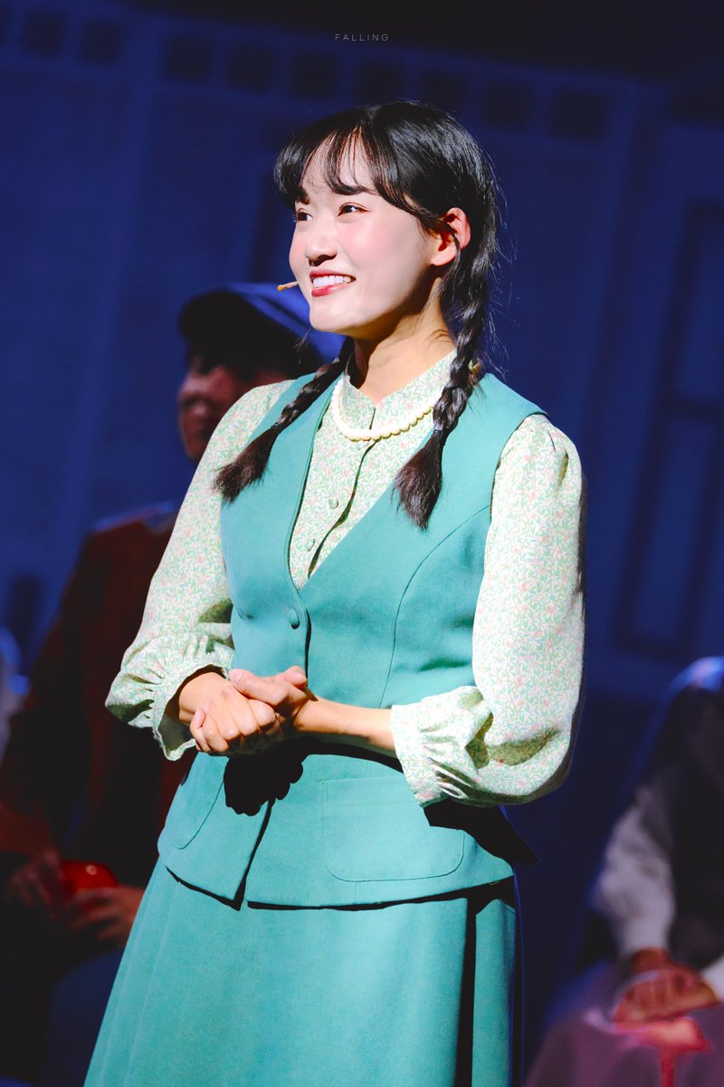 251213 밤 앤ANNE
스페셜 커튼콜 | 저 길모퉁이앤

앤3 役 | #임찬민 배우님

여기엔 누군가의 애정과 진심이 가득 담겨 있으니까요

🍎 #앤ANNE #스페셜커튼콜앤 🍎