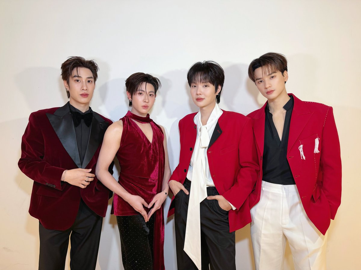 DomundiTV's tweet image. พบกับ “เก่ง” “น้ำปิง” “เติ้ล” และ “เฟิร์สวัน” ได้ในงาน True x iQIYI เขมจิราต้องทรู ✨️

@harit_keng @nampingnapat  
@TLE_mtm @firstone_wnk 
KHEMJIRA WITH TRUE5G 
#TruexiQIYIเขมจิราต้องทรู