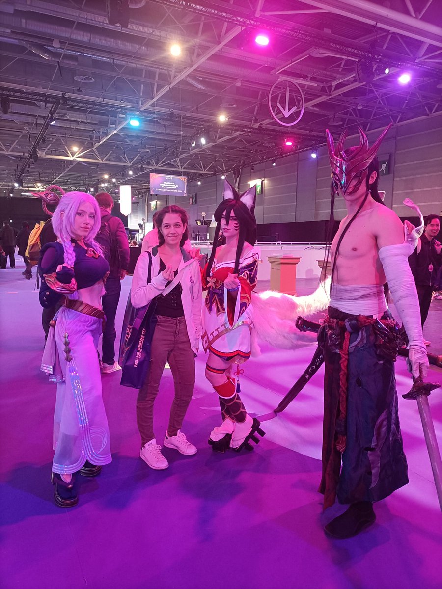 Dans mon TGV pour rentrer chez moi, ce WE a été chaotique et il y a eu un tel effet papillon je ne comprenais pas ce qui m'arrivais
C'était génial !
Vive <a href="/TFT_France/">Teamfight Tactics France</a> !!!