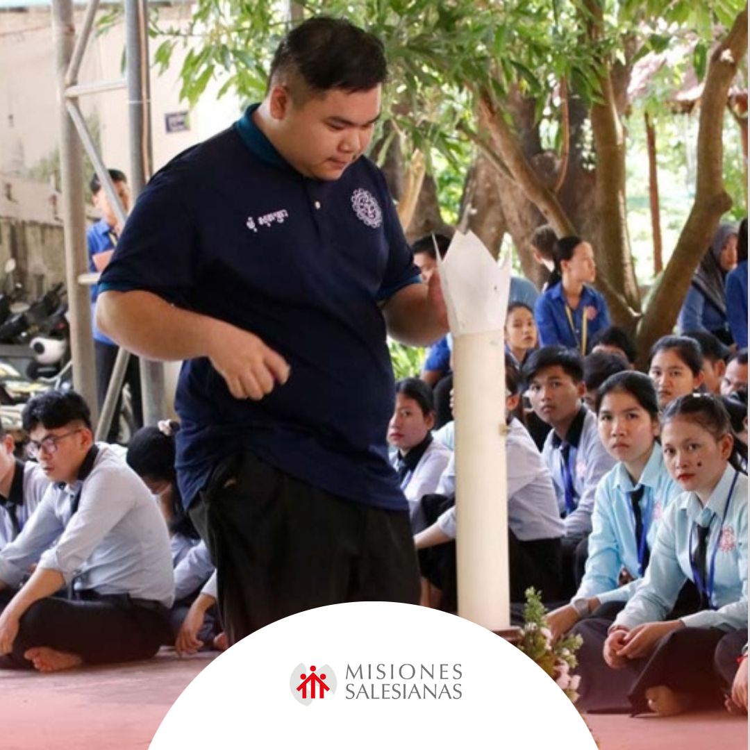 MSalesianas's tweet image. #NoticiaMS | La violencia en la frontera entre #Tailandia y #Camboya ha obligado a evacuar la escuela #DonBosco de Poipet. Los salesianos garantizaron la seguridad de los 90 alumnos internos y están en contacto con las familias
🕊️ Rezamos por la paz.
🔗 f.mtr.cool/savohmjyzz