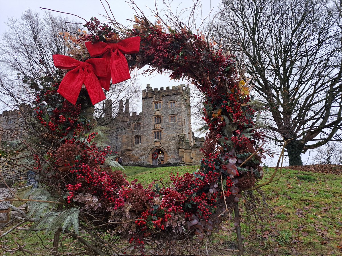 MILNE_46's tweet photo. @seanonolennon "Princess Bride" was filmed at a place called "Haddon Hall" near where we live, it's been featured in loads of films. We were there just a few weekends ago to visit the Christmas Market. Love it there. 🎄🎅🏻☃️❄️ P.s. Merry Christmas to You &amp; your Family...one &amp; all !!! https://t.co/PylQvjsl4o