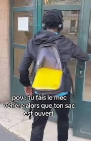 simbaaag's tweet image. Un renoi bien joggo bien vénère à perdu sa casquette à cause d’une rafale de vent devant moi