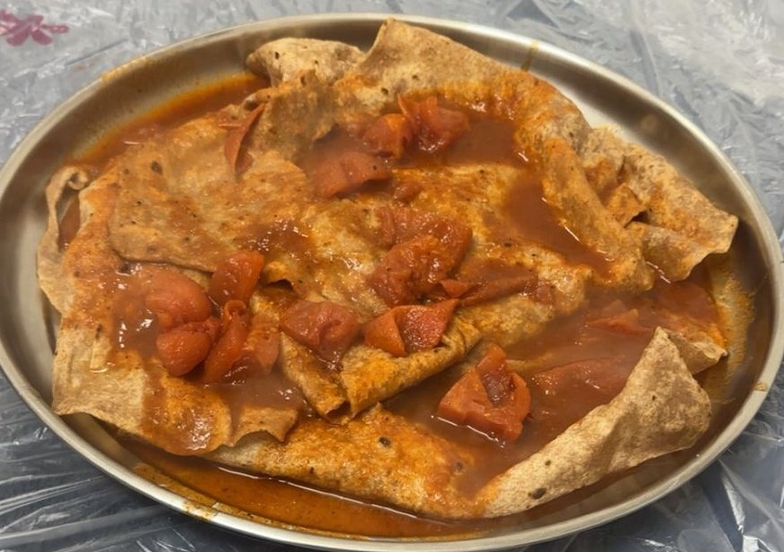 هذي الوجبة مع شاهي رمث في خايع ممطور ماتجول فيه الا الحرار اللي ماتدعى على اللوح 👍