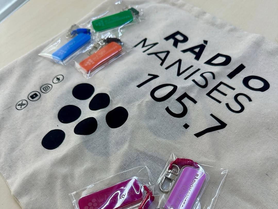 radiomanises's tweet image. #SORTEO Navideño📷3 Packs #Bolsa + #Llavero
📷 Participa en nuestro sorteo y ¡Consigue un pack con nuestro merchandising corporativo.
📷Síguenos en redes y dale 📷 a esta publicación
📷 Menciona a un amigo/a
📷Válido hasta el 22/Dic/2025
📷¡Mucha suerte!