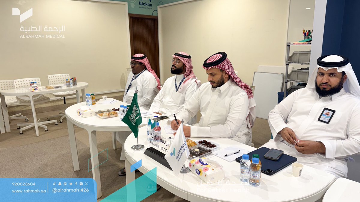 أقامت الرحمة الطبية الاجتماع الشهري لمنسوبيها، حيث قدّم رئيس مجلس الإدارة الدكتور شاهر  الشهري عرضًا لخطة عمل الخطة الاستراتيجية للجمعية، مستعرضًا أبرز المستهدفات والمحاور التطويرية للمرحلة القادمة، بما يعزز كفاءة الأداء ويحقق أثرًا صحيًا مستدامًا

#الرحمة_الطبية | #لصحة_أفضل