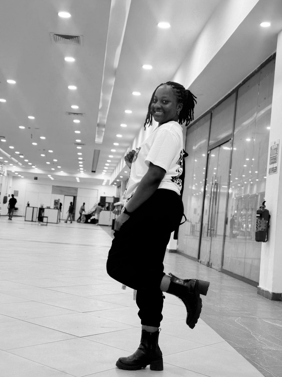 ptmngako's tweet photo. Do not be frightened about being a beginner. You would be surprised by the potential hidden within you, if only you’d give yourself the permission to be a beginner and start with what you have.
Merch 👚 by @1lipton_ ❤️
#theafricandream🦋 https://t.co/cgJh3JsVzz