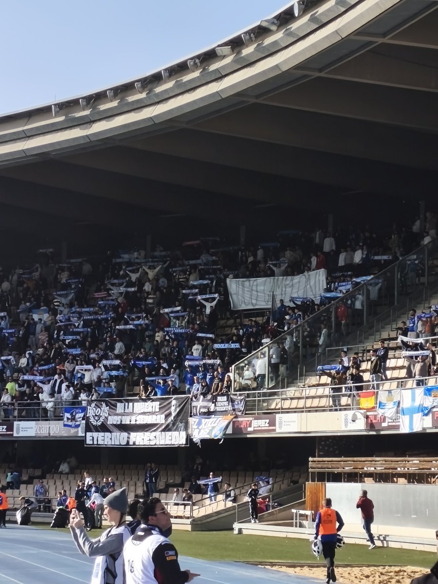 XCD_PENULTIMA's tweet photo. Desde #LaPenúltimaXCD queremos agradecer al @XerezCD_OFICIAL , @hoolsxcd y a todos el #Xerecismo 
El detallazo de ayer hacia Hugo, componente de nuestra peña 
A su vez dar la enhorabuena a @apxcd1947 por el exitazo de la #OperacionPeluche #Xerez #ConLosColoresDelXerezTodosUnidos https://t.co/Pao4fBKPfv