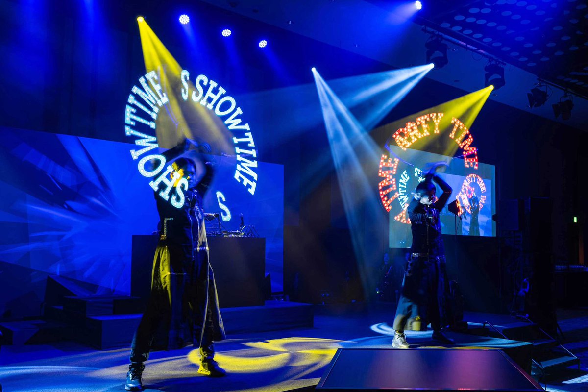 POI_LAB's tweet photo. We had a visual poi performance at the Grand Hyatt Tokyo, we made the opening of the party colorful and exciting, thank you!

Performer : Yuta, Asuka, KiM, Komei, Mirai, 
Photo : Taku
#ポイラボ #LEDパフォーマンス #ビジュアルポイ #poilab https://t.co/xemAT7wvhB