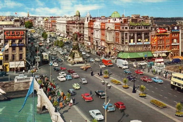 PhotosOfDublin's tweet image. O’Connell Bridge and Street in the 1970s