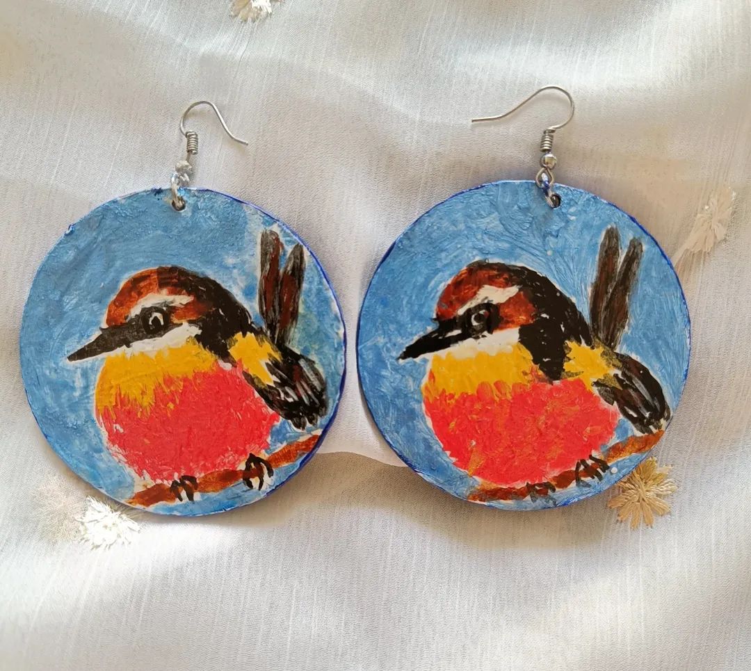 tikulli's tweet image. Last of the handpainted earrings. Both sides have different designs. DM to purchase. Share to help me find buyers. Look up my IG or pinned thread for more handcrafted fashion accessories. #handmadegifts #ChristmasGiftIdeas #giftforher #wearableart