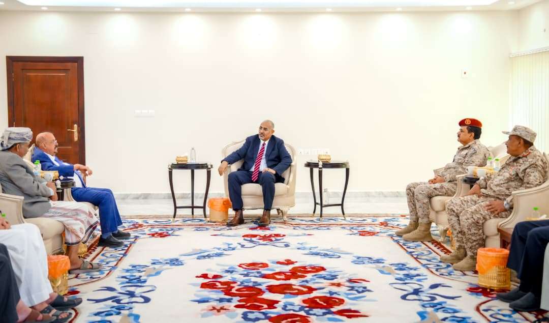 الرئيس الزُبيدي يبحث مع الشيخ البركاني سُبل تضافر الجهود لتعزيز الأمن والاستقرار في المحافظات المحررة #القوات_الجنوبيه_طارده_للارهاب 