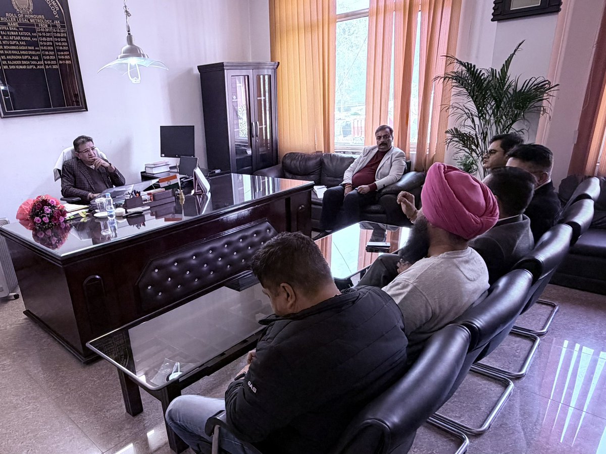 jk_lmd's tweet photo. JK Petroleum Dealers Call on Controller Legal Metrology J&amp;K; Compliance &amp; Consumer Trust in Focus

https://t.co/lx2HFWv7tq

@satishsharmajnk @Saurabhbhagat66 @Manoj0Prabhakar https://t.co/td6KcFpaas
