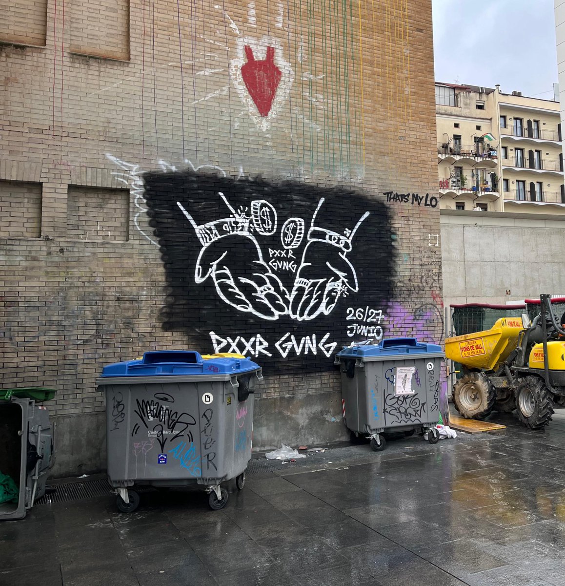 TrapgameEdits's tweet image. Han aparecido estas pintadas con el logo de PXXR GVNG en el MACBA (Barcelona) y en la Plaza Nelson Mandela (Madrid)