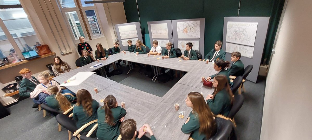 KirkbieKendal's tweet image. Our newly elected Student Voice Committee using our NEW conference room ✨, discussing how we can better recognise the achievements of our students and celebrate their success! 👏
#studentvoice #discussdecidedo