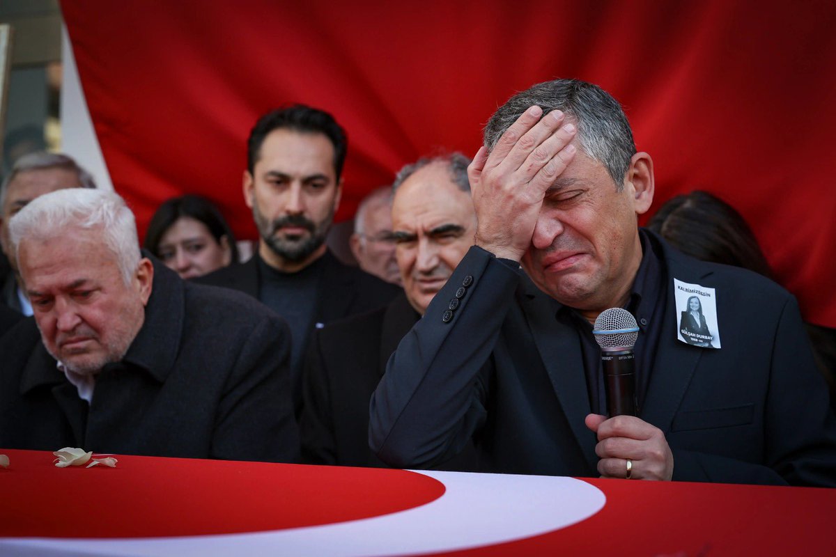 İnsan insan derlerdi 
İnsan nedir şimdi bildim.