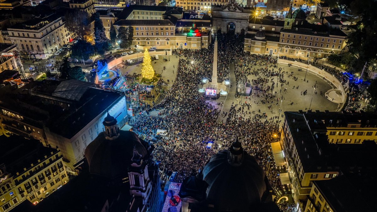 PiccoloArancio's tweet photo. 🎄 Natale a Roma ✨ scopri cosa fare durante le festività natalizie qui 👇
https://t.co/jIHr0PihSX
#Natale #Christmas #Festività #VacanzeDiNatale #AtmosferaNatalizia #MagicChristmas #NataleaRoma #Roma #Rome https://t.co/vCQUwQrQQR