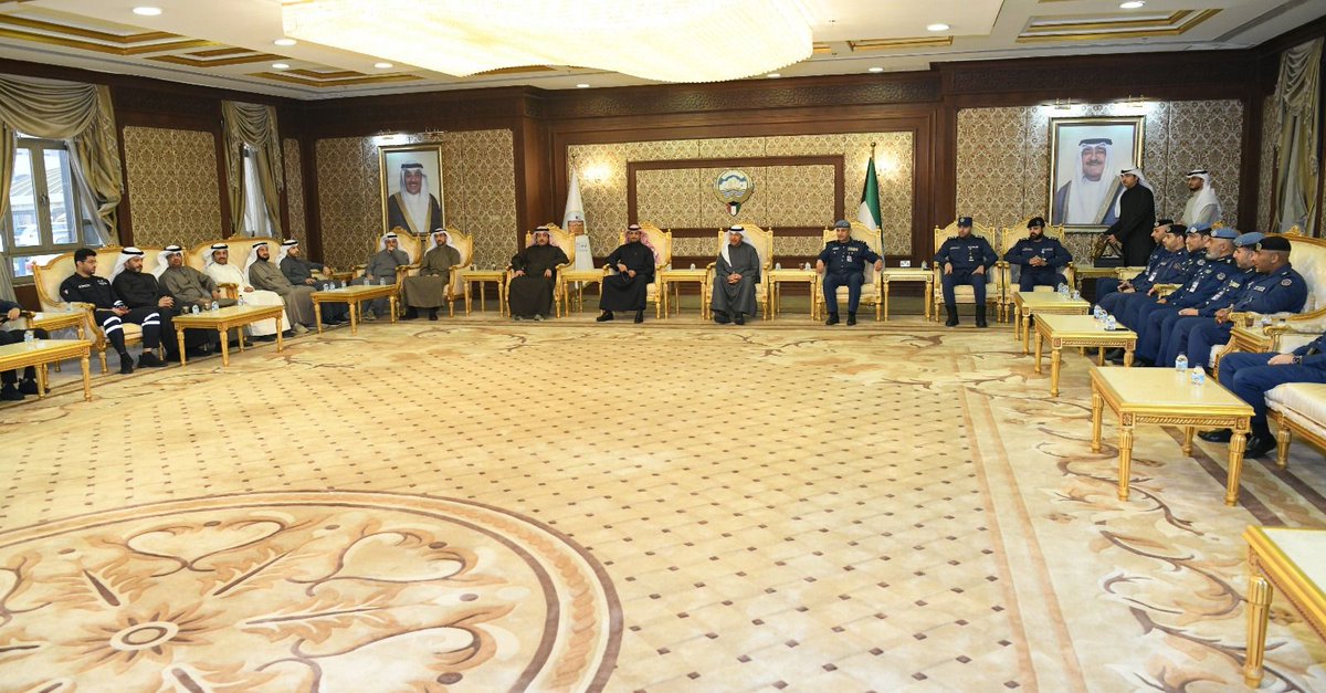 محافظ الفروانية يكرّم قيادات الإطفاء و الأشغال تقديراً لجهودهم الميدانية 