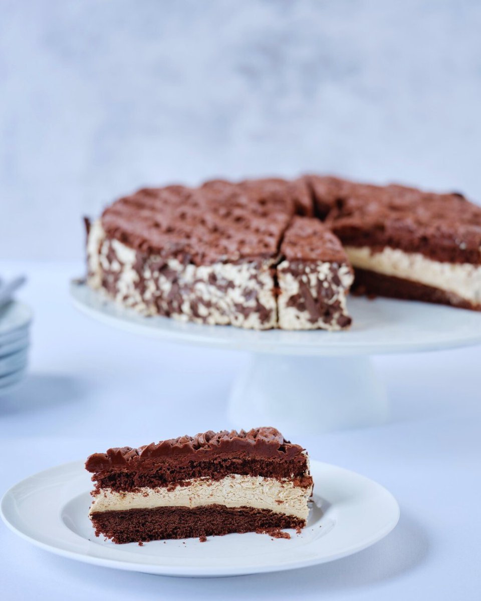 Let's talk about the decadent beauty of our Cheesecake. 🍰 

That velvety texture, the perfect crumb crust... it’s the definition of dessert perfection. 

Pop in for a slice today!

#Cheesecake #CrollasGelato #SweetTreat