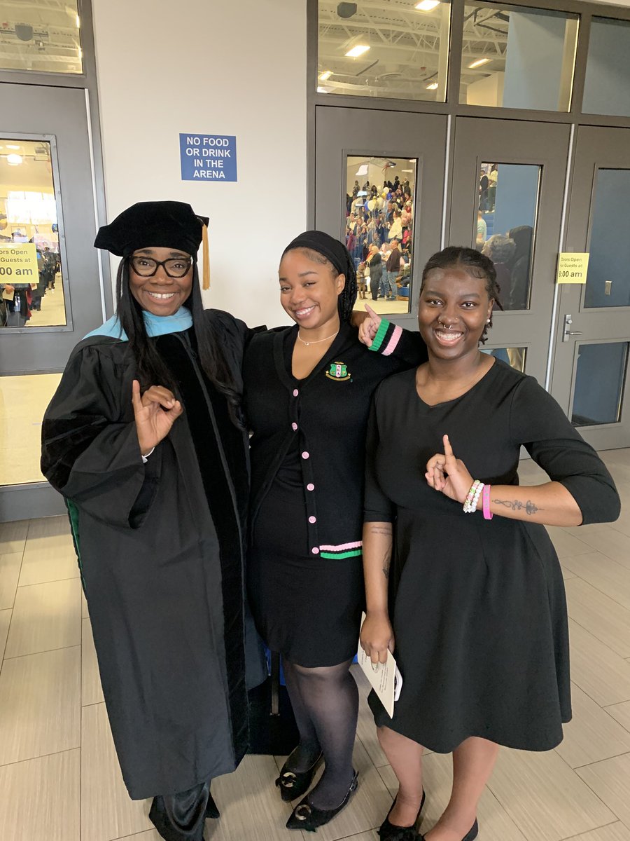 PrincipalDrH's tweet photo. So proud of the smart, driven young ladies of the #GSC Charter Chapter Upsilon Phi of #AlphaKappaAlpha Sorority, Incorporated.
All 16 are truly a class act.
History made. ππ
#FutureTeachers #FutureNursesandDoctors #FutureEngineers #FutureBiologists #Rolemodeloftenacity https://t.co/unEMBz4Vk9