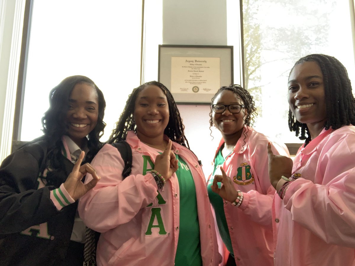 PrincipalDrH's tweet photo. So proud of the smart, driven young ladies of the #GSC Charter Chapter Upsilon Phi of #AlphaKappaAlpha Sorority, Incorporated.
All 16 are truly a class act.
History made. ππ
#FutureTeachers #FutureNursesandDoctors #FutureEngineers #FutureBiologists #Rolemodeloftenacity https://t.co/unEMBz4Vk9