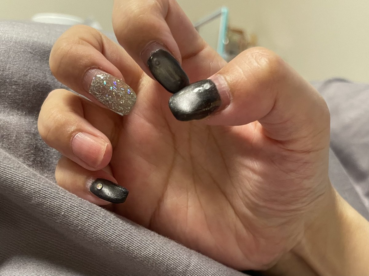 アーキートウキョウのピールオフベースこんな事になっても取れないからめちゃんこおすすめ。ベースとトップは金かけろ