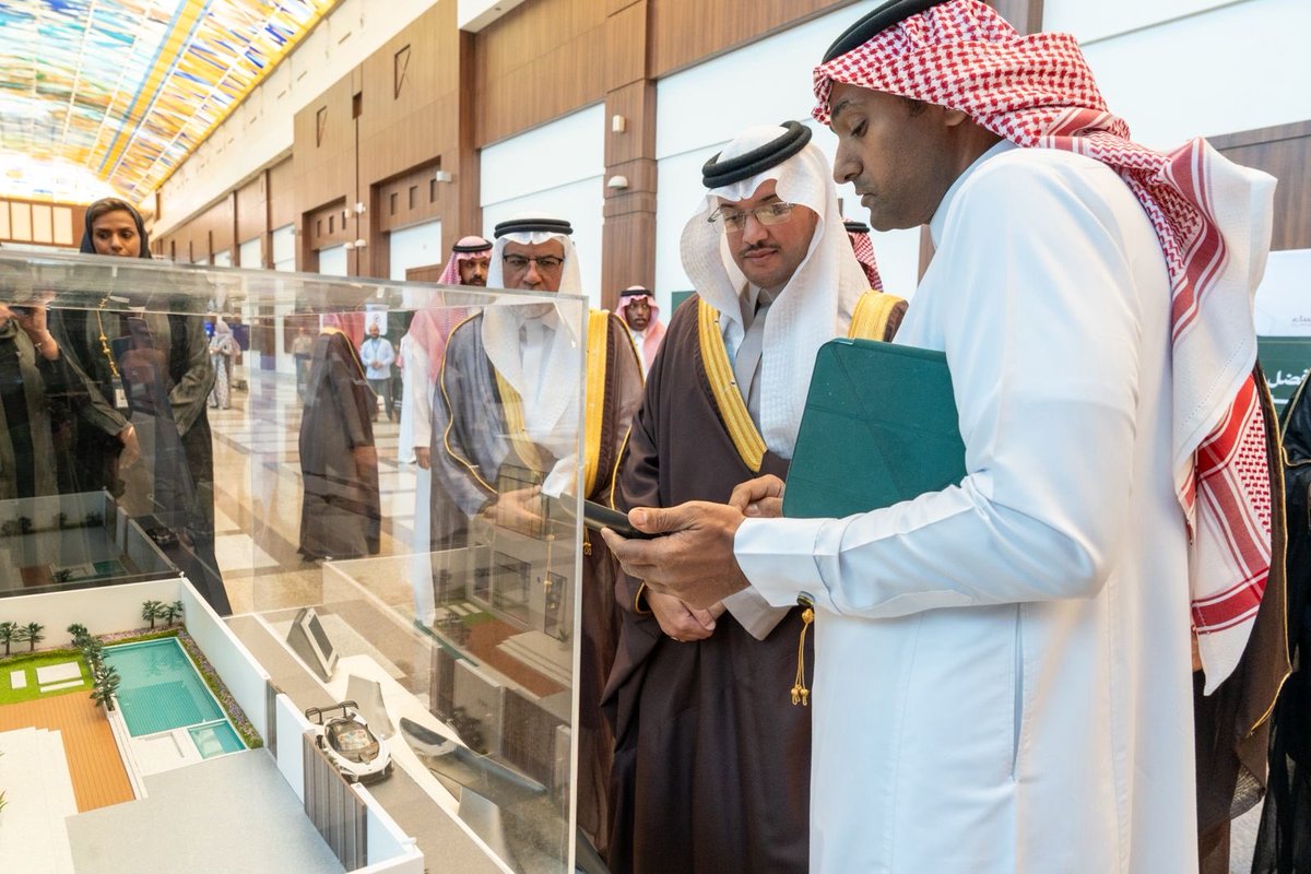 افتتح صاحب السمو الملكي الأمير #سعود_بن_طلال بن بدر محافظ #الأحساء ، اليوم " الاثنين " ، فعاليات منتدى "أفضل الممارسات في تصميم المساجد"، الذي يُقام على مدى يومين بكلية الهندسة في جامعة الملك فيصل بالأحساء، بتنظيم جمعية محاريب للعناية بالمساجد في الأحساء، وجائزة عبداللطيف الفوزان