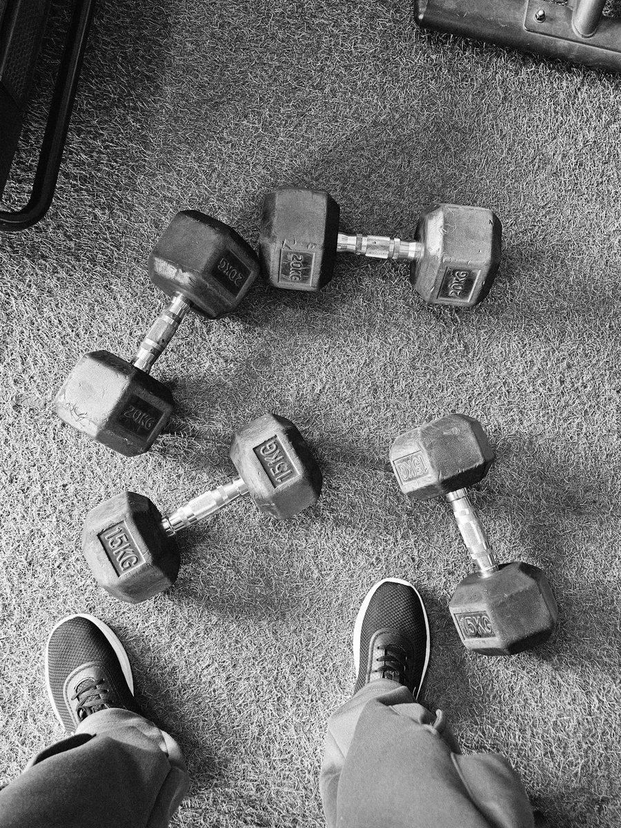 TheemanEdge's tweet image. The beauty of honing your skill is this, you become your own boss.

You control your time. 

You answer to no one but your standards.

Unlimited freedom to build whatever life you want… cool, right?

Btw,who tf goes to the gym on a Monday afternoon?

Lock in.