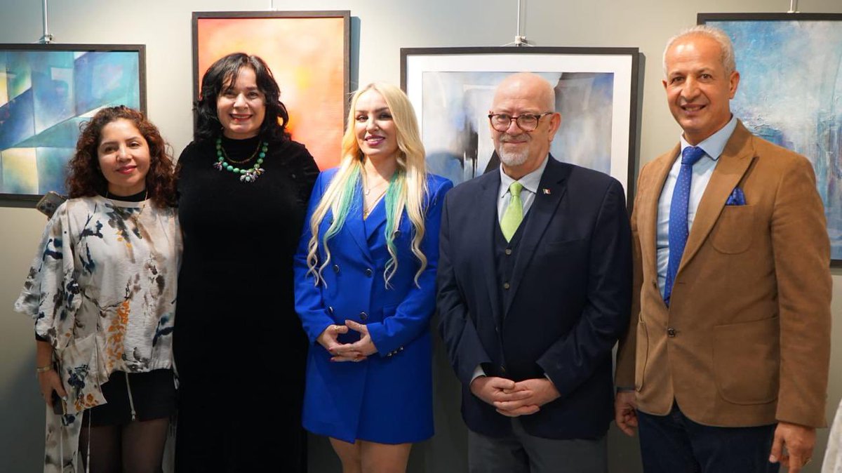 EmbaMexTur's tweet image. El 12 de diciembre el Emb.  @CGjdl participó en la apertura de la exhibición “México Tierra Viva” en la galería “Akdora”, organizada en colaboración con la galería “Kaffa Miro Fener.” Se presenta la obra de 12 artistas de nuestro país. Estará abierta hasta el 22 de diciembre.