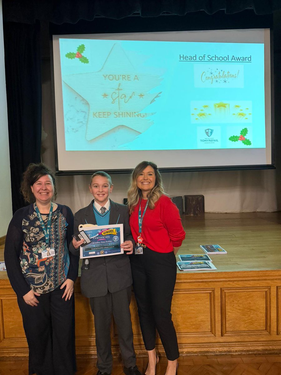 MrsD63541112's tweet photo. @tonmiddleschool More celebration photos from our Year 7 Celebration Assembly this morning. #TeamYear7 #proudachievementleader ๐ Thank you to our fantastic Year 7 Team who support our pupils everyday ๐ค #thankyou โค๏ธ https://t.co/6pU3XgO0gL