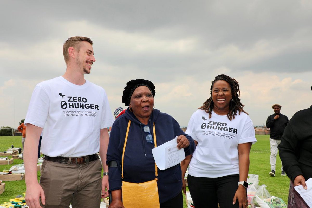 TheeEwanBotha's tweet photo. Today’s engagements show what’s possible when government works with purpose: feeding communities, empowering households, & protecting our environment, leaving no one behind this festive season. 🤝🌱
#ZeroHunger #SustainableGauteng #ServiceWithImpact #GDEnv #MECEwanBotha #GGT2030 https://t.co/JkgxxLvb1x