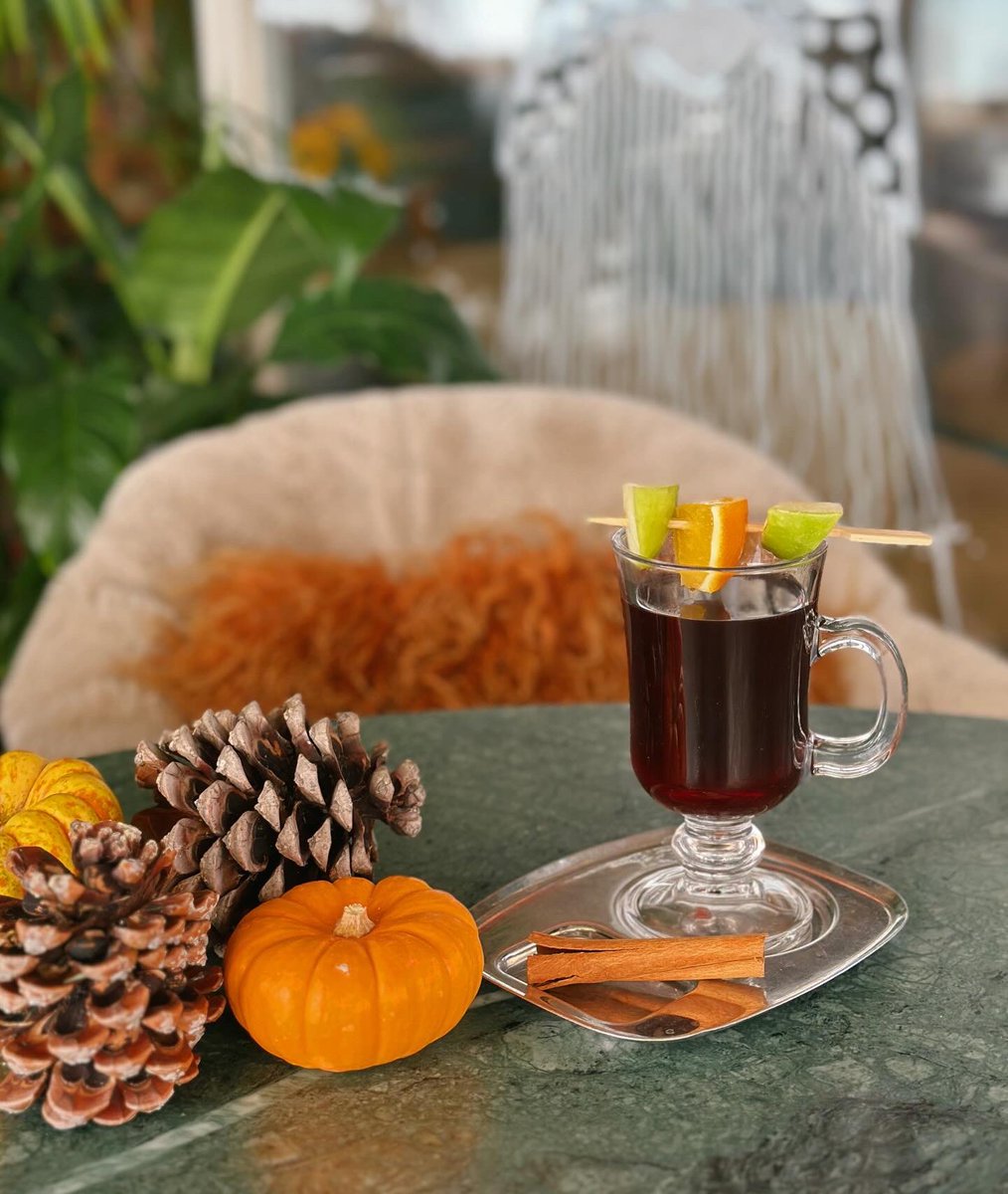 asskcafe's tweet photo. Etrafı mis gibi saran tarçın ve karanfil kokusu geldi mi size de?
İstanbul’da, Boğaz’a karşı sıcacık bir köşe…
Kış, Aşşk’ta işte böyle güzel! 🍷🌲⛄️

#sıcakşarap #hotwine #mulledwine https://t.co/dt1vnoqrqP