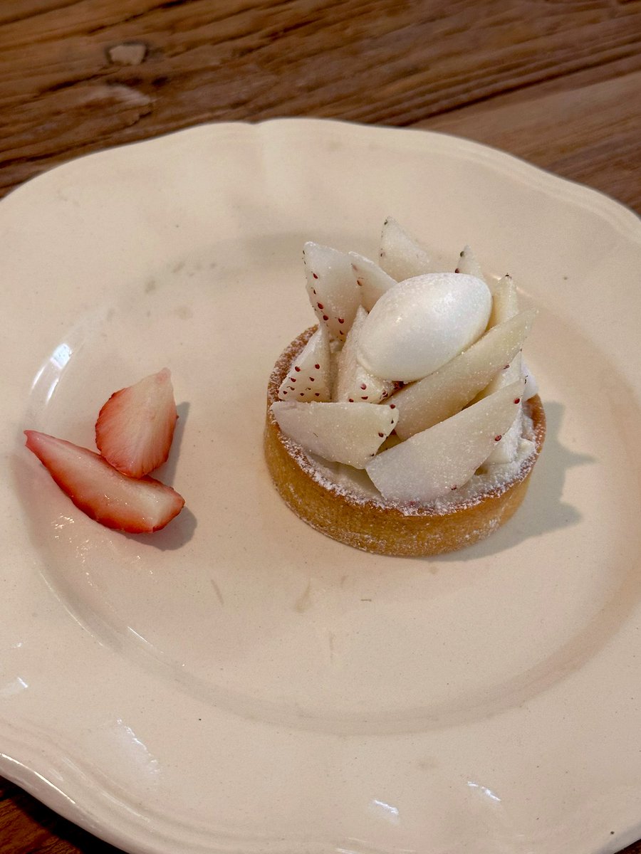 혜화 카페 치읓 
오픈날짜 확인하구 가세요~! 제 기준 맛있던거 순서 딸기말차 롤케이크- 마롱푸딩- 딸기타르트