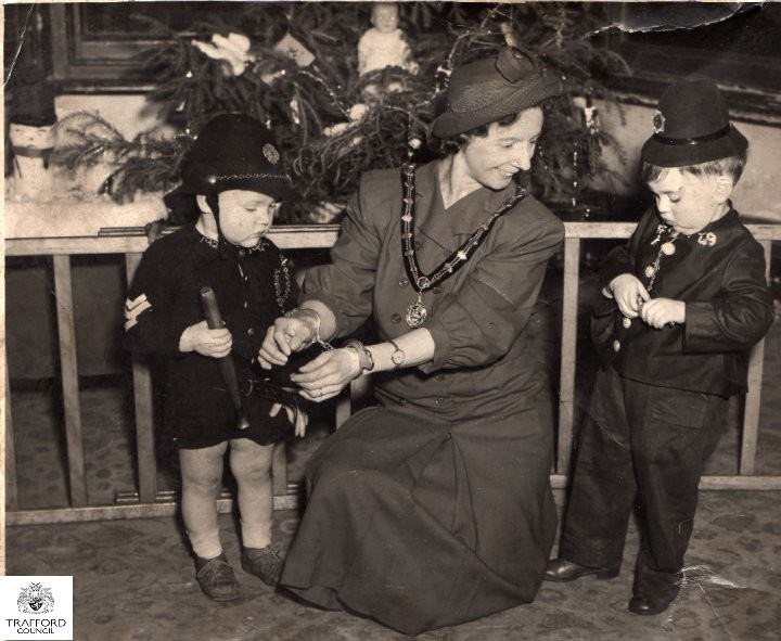 2𝟎𝟐𝟓 𝑨𝒓𝒄𝒉𝒊𝒗𝒆 𝑨𝒅𝒗𝒆𝒏𝒕 𝑪𝒂𝒍𝒆𝒏𝒅𝒂𝒓 
Day 21
Children from Upper Chorlton Road Nursery, Old Trafford with the Mayoress of Stretford 1950. Photo courtesy of Chris Jarvis. TLS collection cat. ref. TP/10655

#oldtrafford #stretford #christmas #adventcalendar
