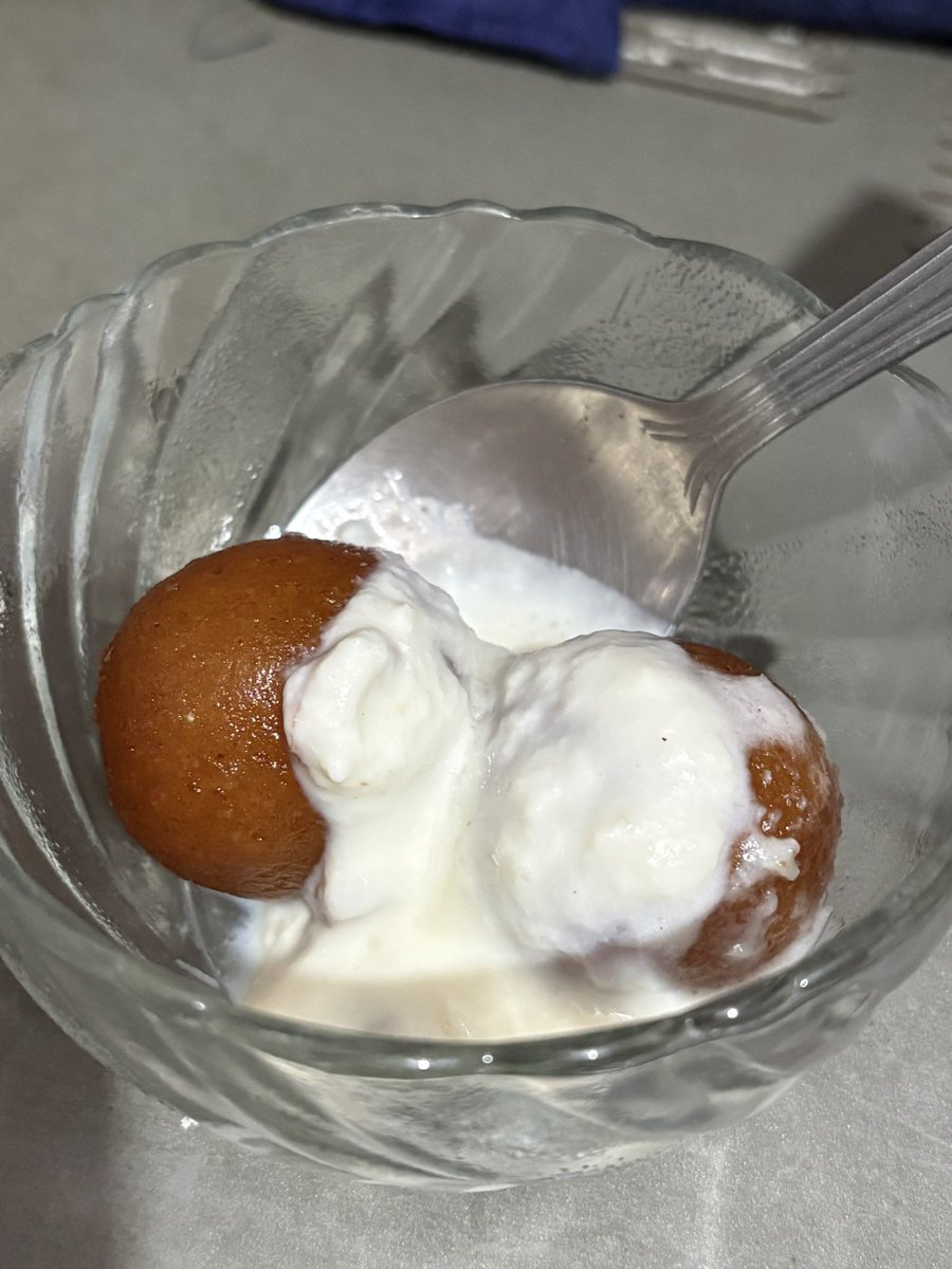 Parneet4294's tweet photo. Ek yeh Safar aur ek Rabdi ka Junoon !! 😊😂 Missing Jalebi ..! #GulabJamunRabdi
#WelcomeWinters
@Ambarseriya @pratpinks https://t.co/guiG9Lj2OM