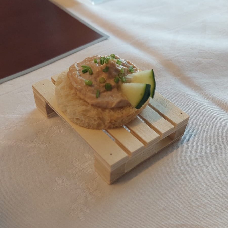 EHTPORTO's tweet image. Menu 6 – RP EHTP 2025

👏 Congratulations to our talented students!
A group of students from the EHTP's #CulinaryArts and #PastryArts courses excelled in the preparation and service of a truly memorable menu at our Pedagogical 
#EHTP #EHTPorto #TurismoDePortugal #CareerWithFuture