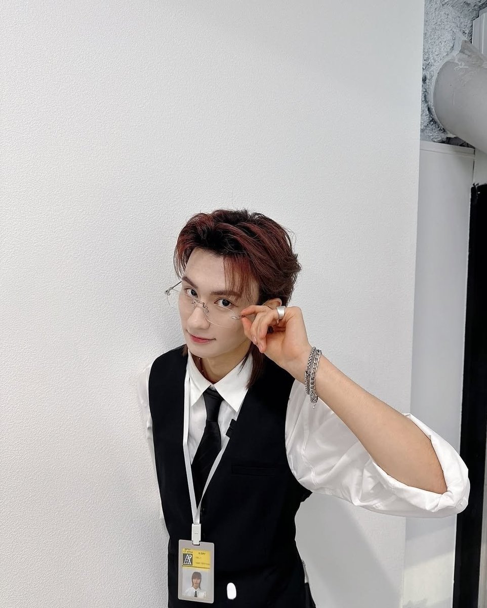 UpdateKBoys's tweet image. Feliz aniversário para o KDay (APEX), que hoje completa 26 anos! 🎉

#HAPPYKDAYDAY
#KDAY #케이데이