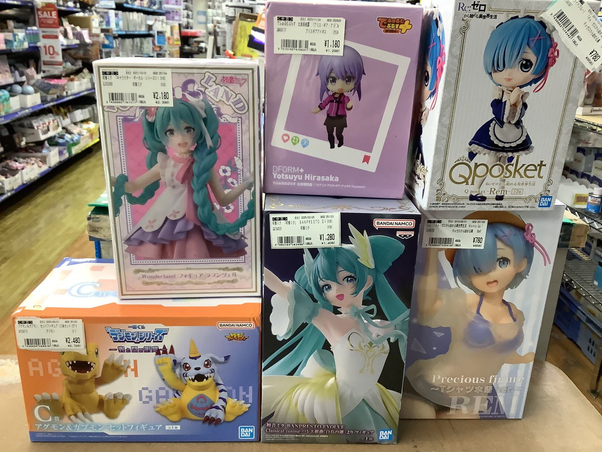 こんにちは！古本市場です！ 本日は沢山のフィギュアが入っております