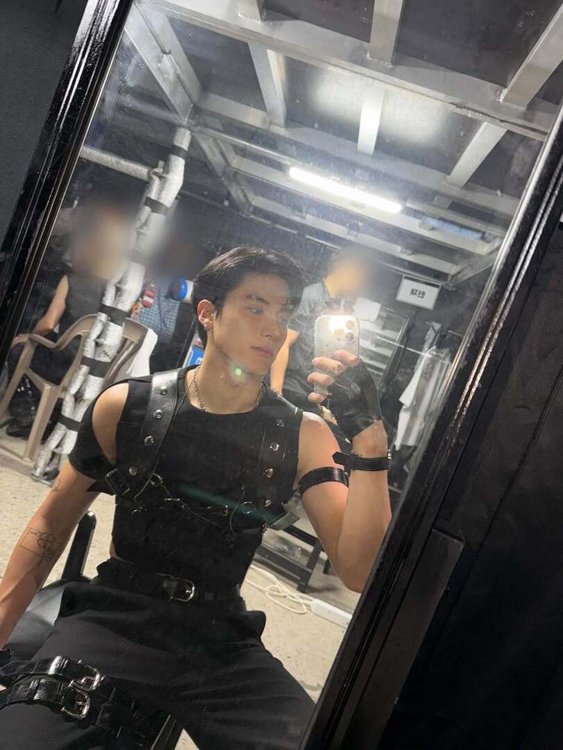 selfolssi ♤ tweet media