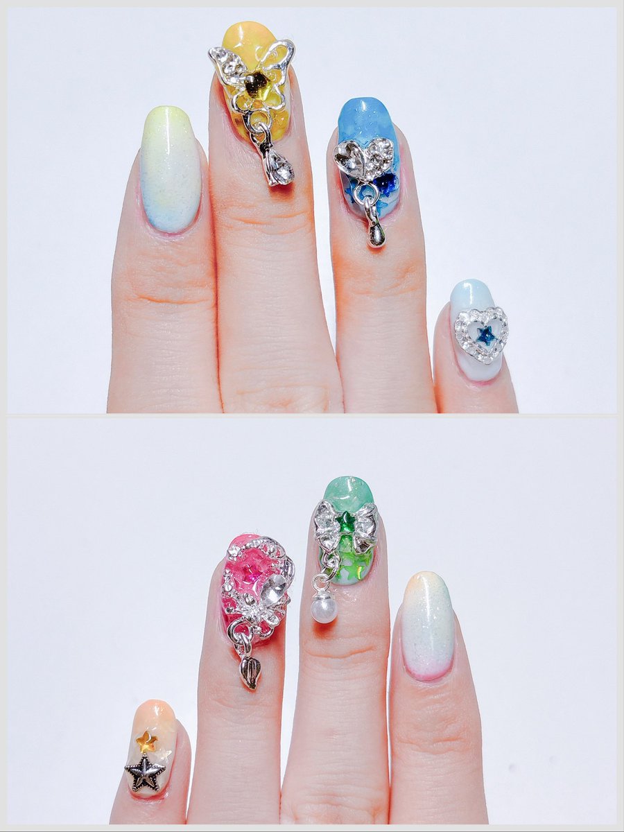 miya_minato1216's tweet image. 今回は合同ライブでしか出来ないネイルを…！と思い、ブランドカラーをテーマにしてみました✨

初衣装は手袋で親指と人差し指が隠れるので、デザインを考える難易度が上がる分可愛くできるとテンションが上がります💖

それぞれのカラーの星がお気に入りポイントです⭐️

 #アイマスMOIW2025_day2
