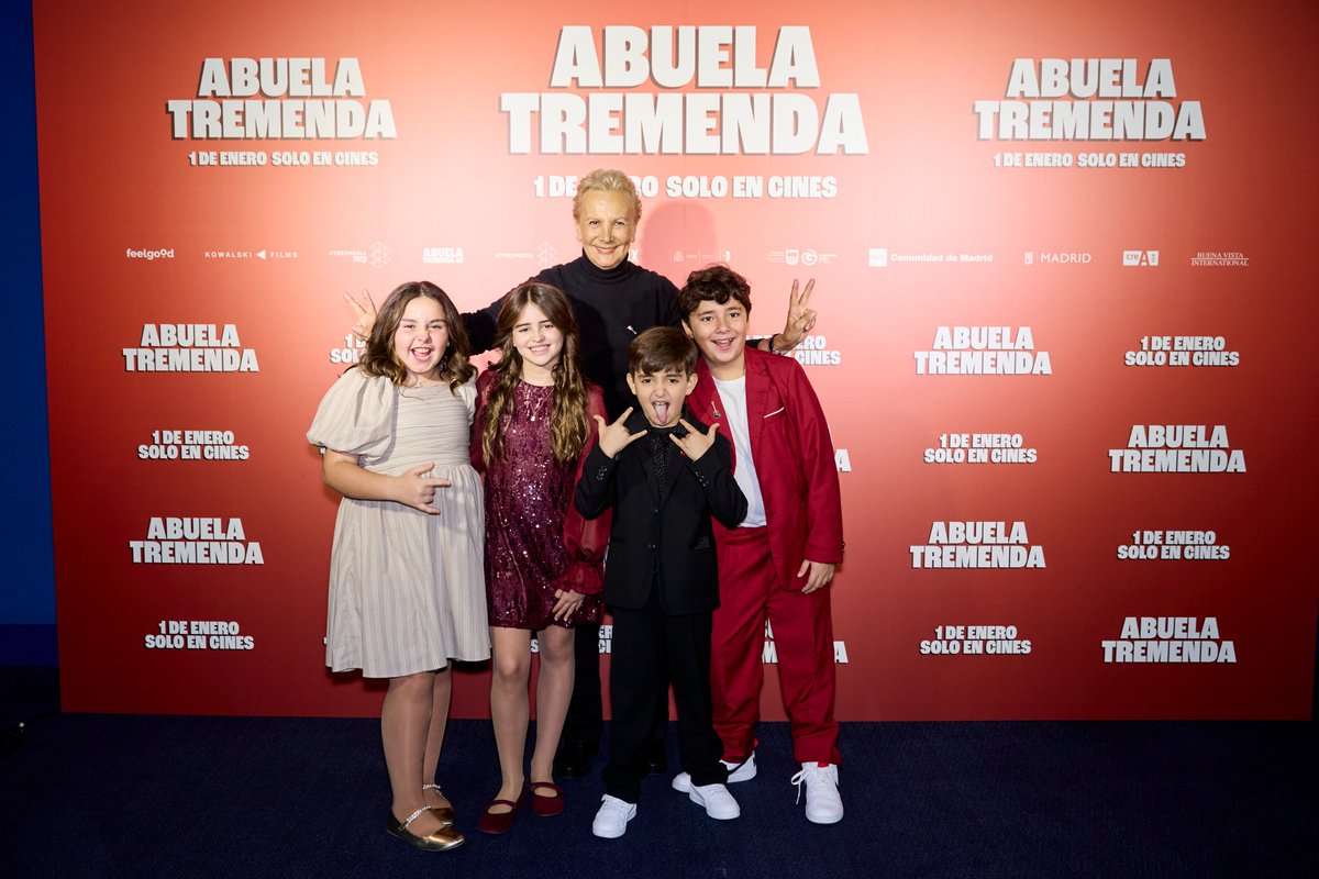 atresmediacine's tweet photo. Tres generaciones tremendas dentro y fuera de la pantalla... 🎸🫰

El pasado sábado compartimos la película con el público por primera vez junto a la directora Ana Vázquez y las protagonistas Elena Irureta, Toni Acosta y Carla Pastor.

📆 #AbuelaTremenda, en cines el 1 de enero. https://t.co/T6ZfTisHDl