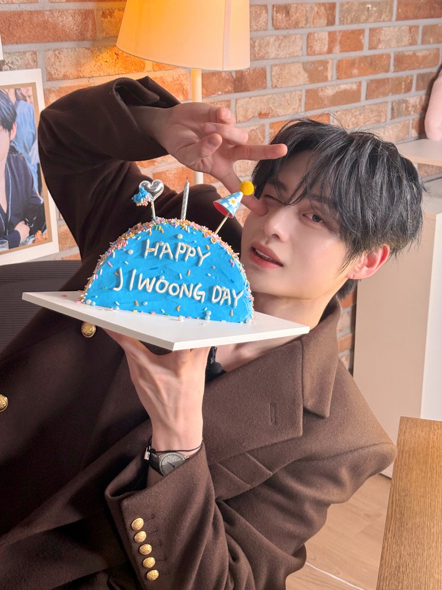 _𝗭𝗘𝗥𝗢𝗙𝗢𝗖𝗨𝗦

나 김지웅.
매운 건 잘 못 먹어도,
제로즈가 주는 사랑은 언제나 흡쑤 가능💙🩵

#ZEROBASEONE #ZB1 #제로베이스원
#KIMJIWOONG #김지웅