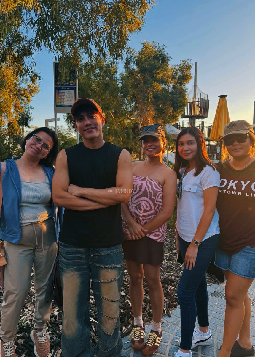 _JAHDDY's tweet photo. OMGGG! IKENNAT STILL BELIEVE HOY PO! 🥹😭😍 hinde sumakses sa mga smol duck pero sa JAHSTELL w/ the help of kuya yani pala sa-sakses 😭😭😭 grabe ang iyak ng ferson nato after waaaah 🙏🏻✨

thank you saur much JAHSTELL and kuya yani sa pag picture samin 🥹🙏🏻 the best kuya of jahstell 💙✨ @justintdedios @stellajero_ 🫶🏻

SAW THE LAST PERTH
@SB19Official #SB19
#SawWorldTourPerth
#ItsPerthTimeForSB19SAW
#SB19_JUSTIN #SB19_STELL 
#justin #stell #JAHSTELL
