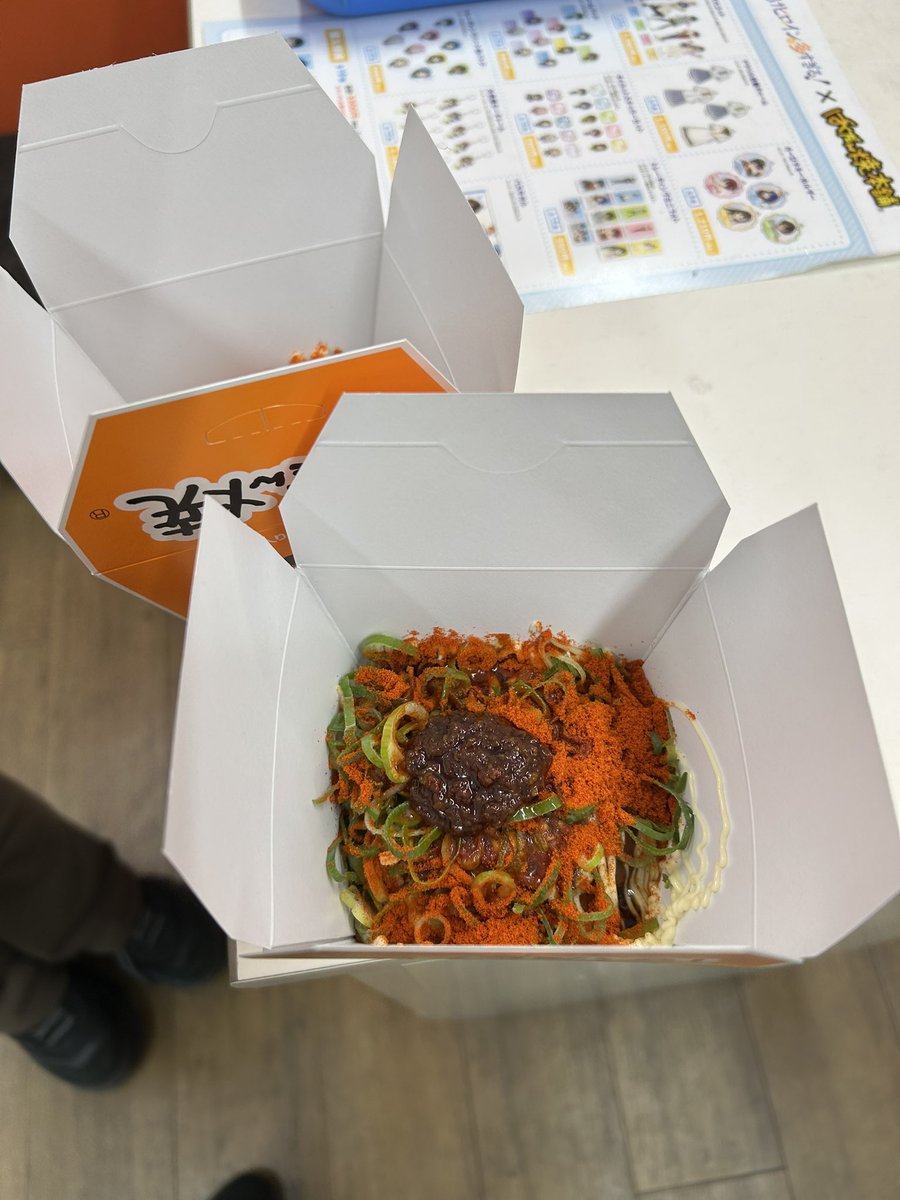 池袋の爆弾焼き、鬼辛。熱くて痛くて、ガツガツ食べ進められない。