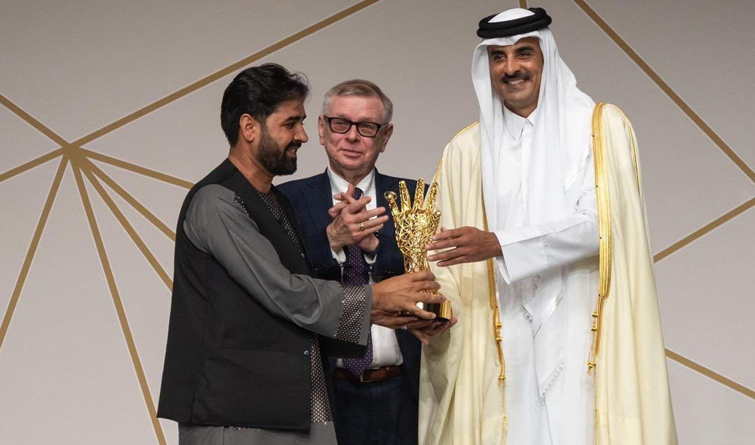 Hasht-e Subh English tweet media