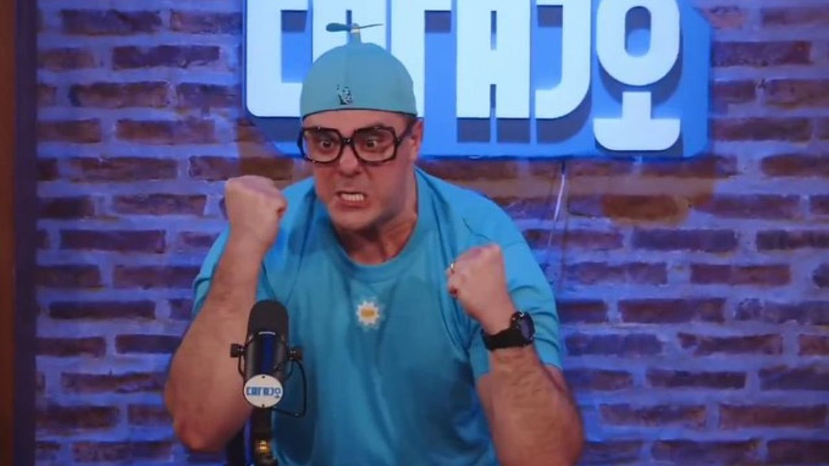 Horrible lo de Pepe Rosemblat que en vez de agradecer a APTRA, decidió hacer llorar a la sucursal de la SIDE del gordo lechón.