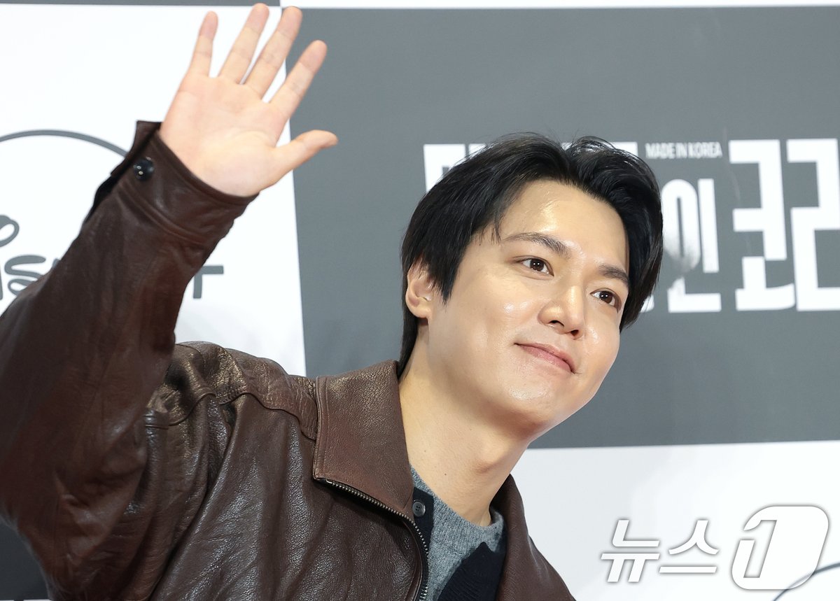 【News1】
Actor Lee Min-ho poses at the VIP preview for the Disney+ original series "Made in Korea," held at COEX Megabox in Gangnam-gu, Seoul on the 15th.
#イミンホ #leeminho #이민호 #李敏镐