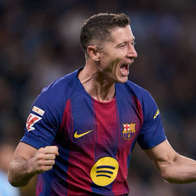 سبورت | روبرت ليفاندوفسكي يرغب في البقاء مع برشلونة لعام إضافي.. وكيله، بيني زهافي، نقل هذه الرسالة إلى لابورتا خلال اجتماع عُقد يوم السبت الماضي. النادي يفضل الانتظار، يشغل ليفاندوفسكي جزءًا كبيرًا من ميزانية الرواتب، ومع ذلك لا يزال هناك ثقة كبيرة في إمكانياته، سيتم اتخاذ القرار لاحقًا 